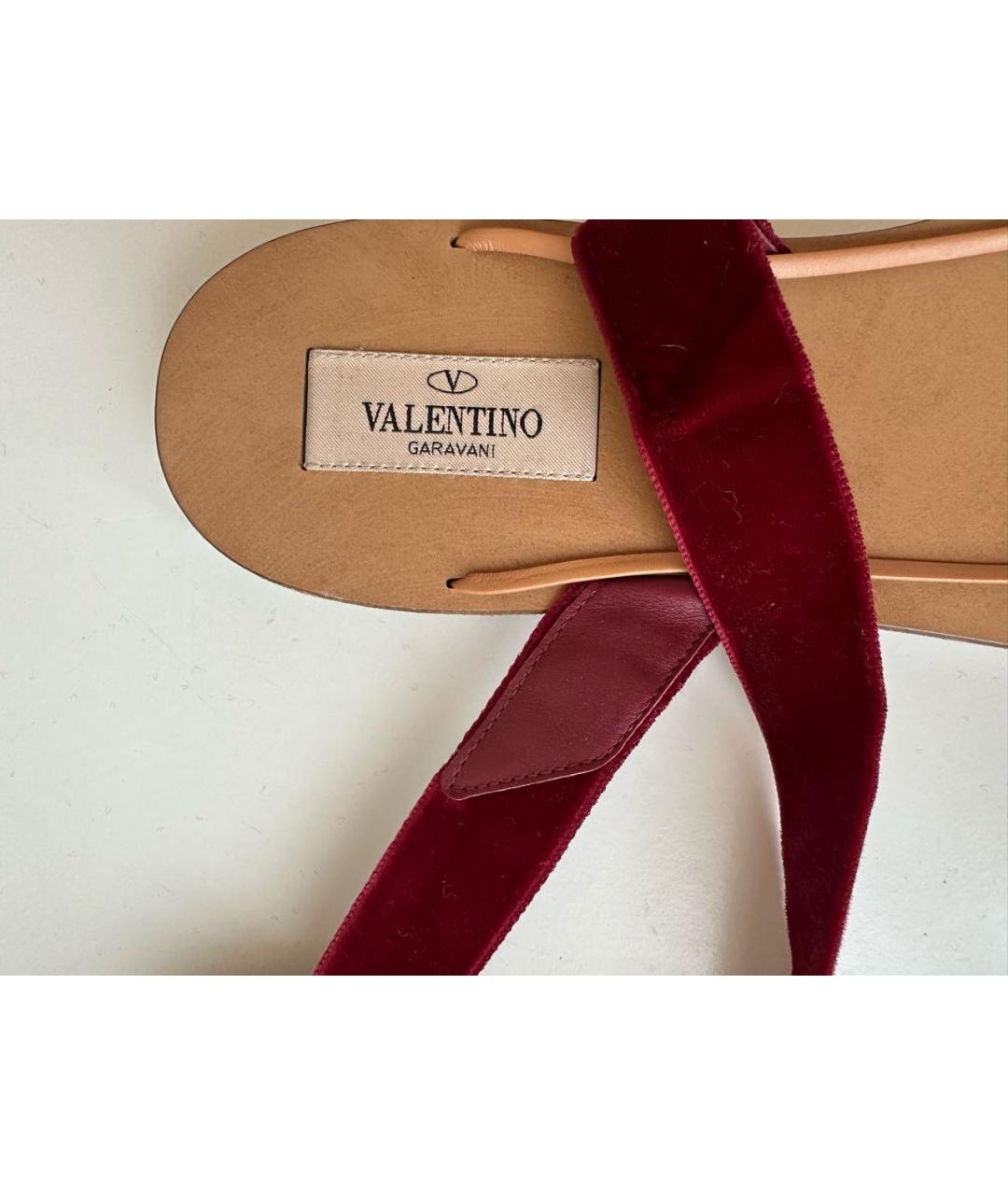 VALENTINO Бордовые бархатные сандалии, фото 5