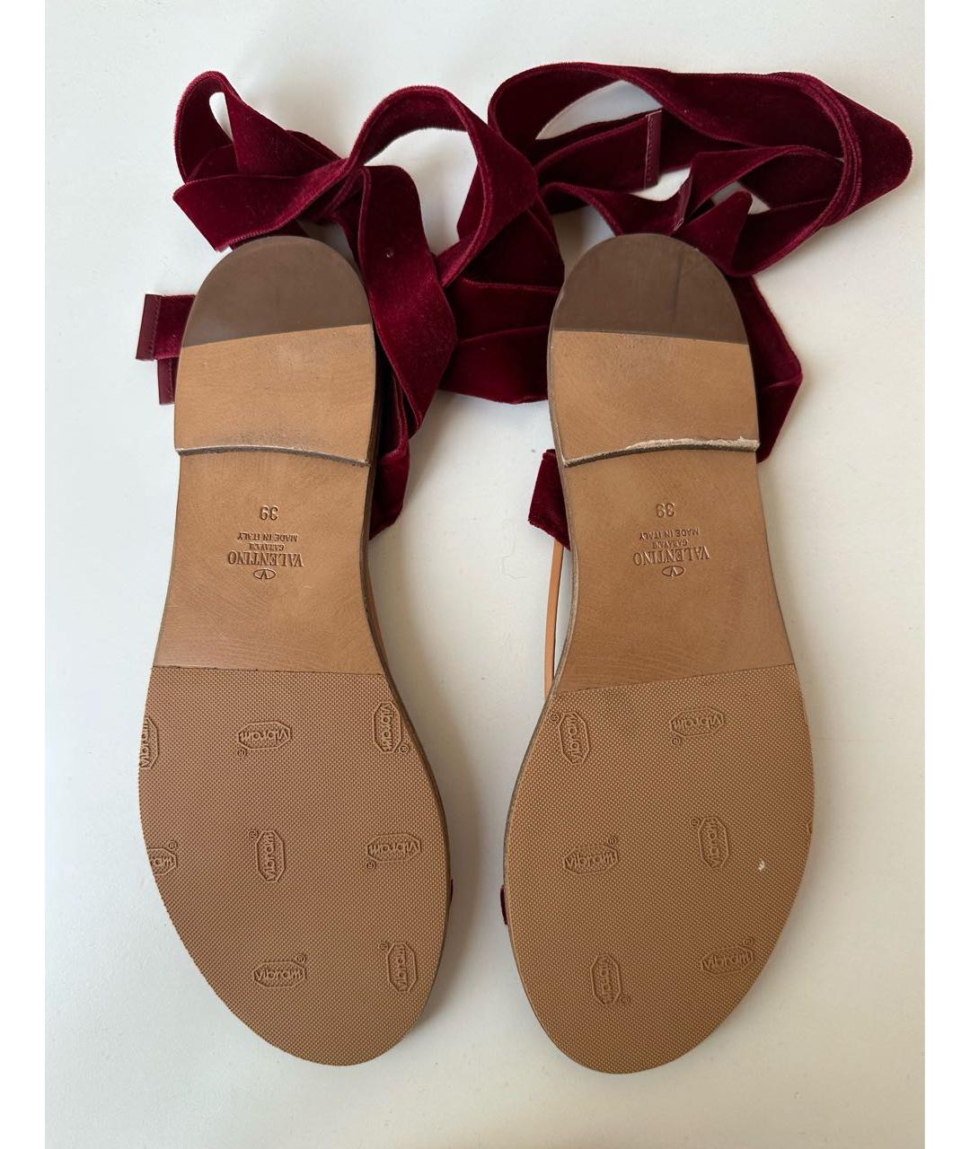 VALENTINO Бордовые бархатные сандалии, фото 3
