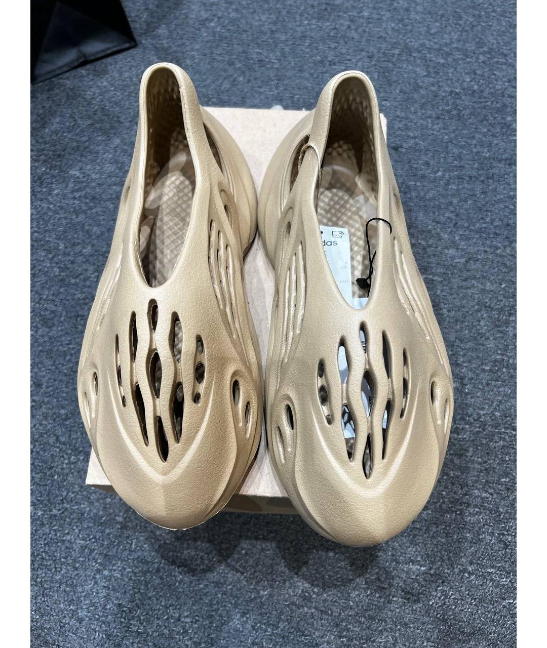ADIDAS YEEZY Бежевые резиновые низкие кроссовки / кеды, фото 2