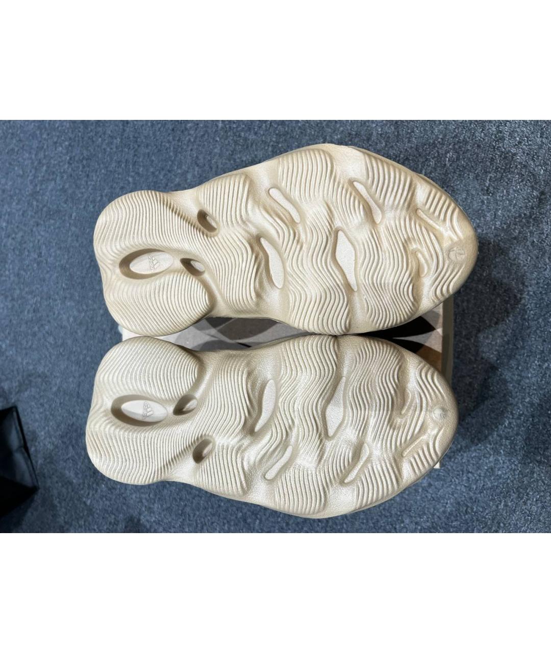 ADIDAS YEEZY Бежевые резиновые низкие кроссовки / кеды, фото 4