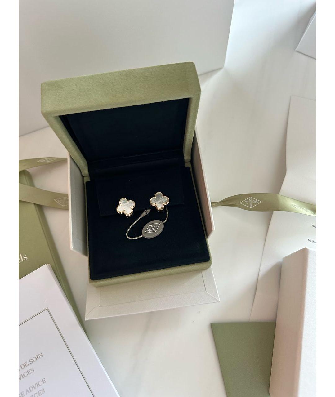 VAN CLEEF & ARPELS Белые серьги из желтого золота, фото 2