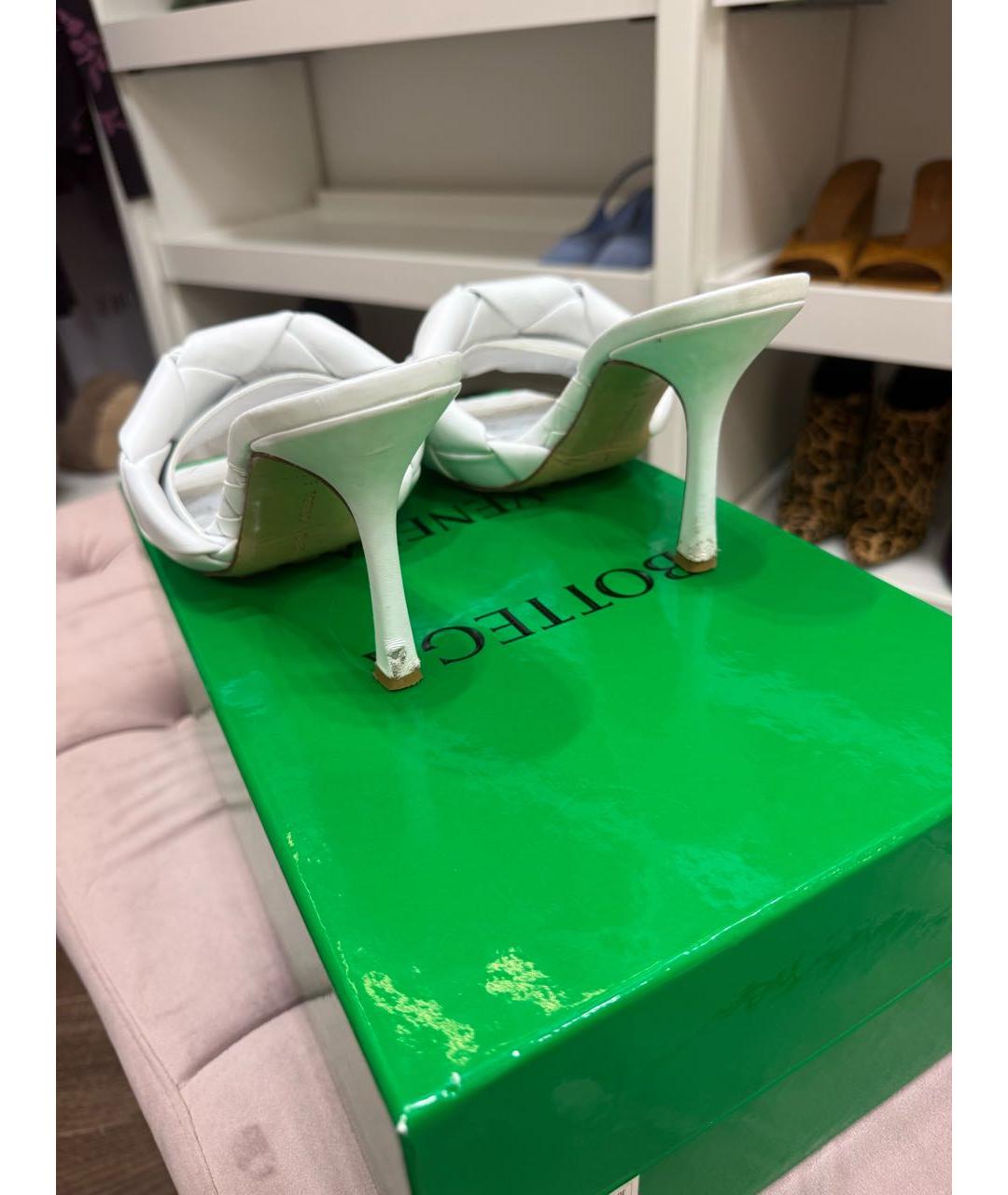 BOTTEGA VENETA Белые кожаные мюли, фото 4