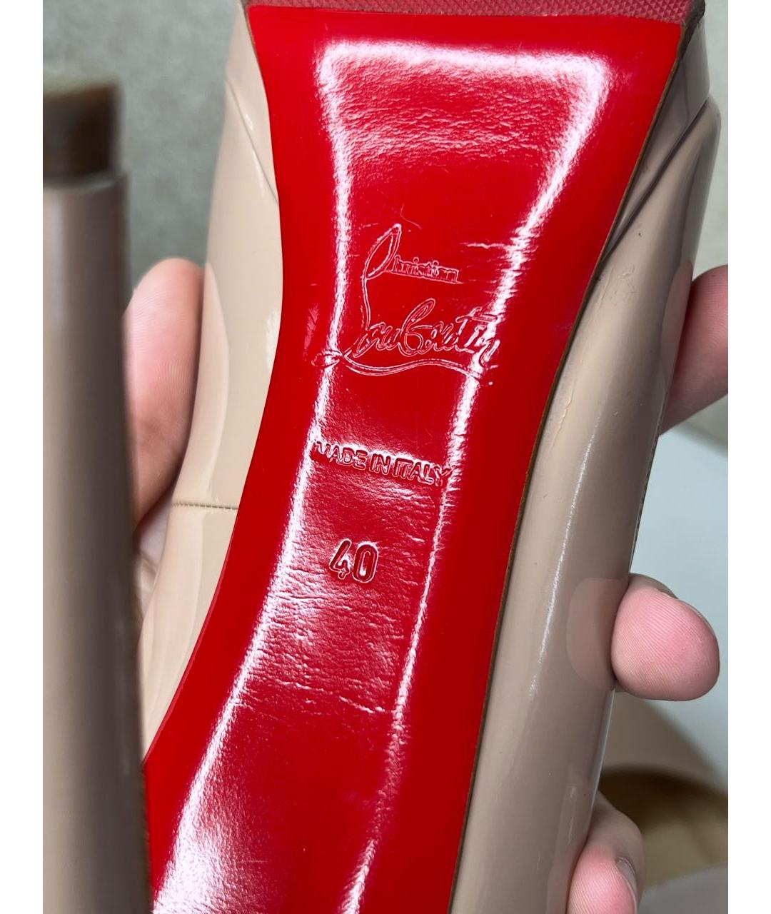 CHRISTIAN LOUBOUTIN Бежевые туфли из лакированной кожи, фото 7