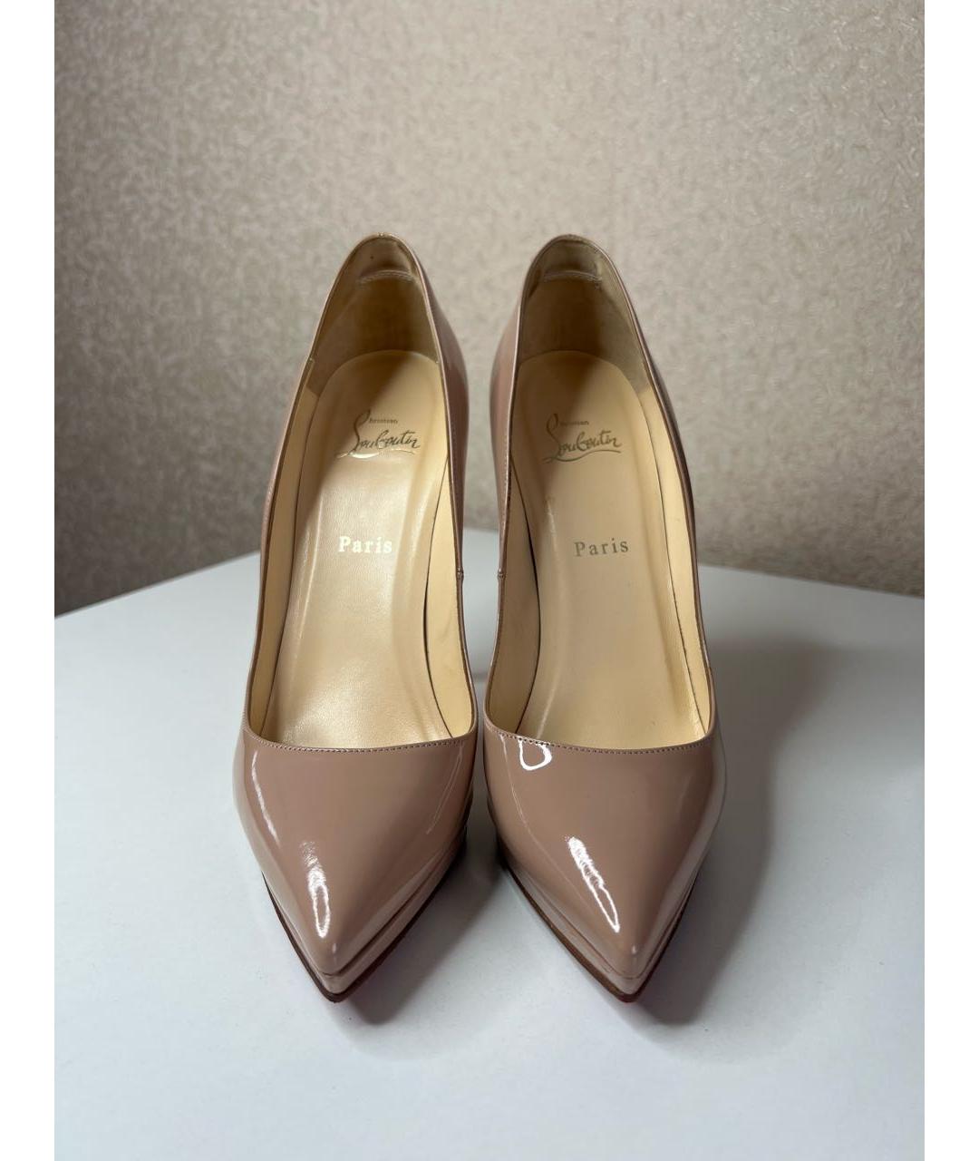 CHRISTIAN LOUBOUTIN Бежевые туфли из лакированной кожи, фото 2
