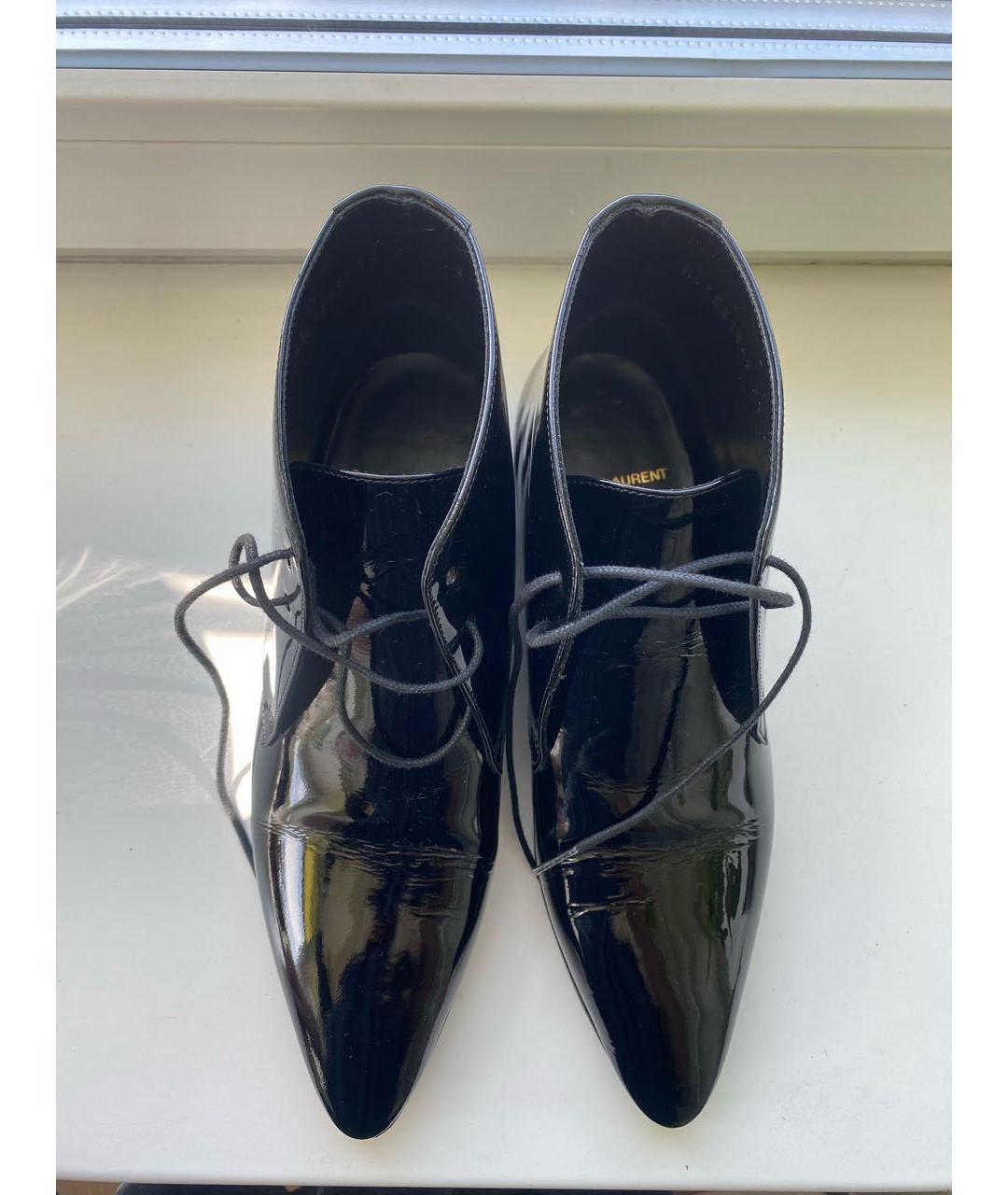 SAINT LAURENT Черные ботильоны из лакированной кожи, фото 2