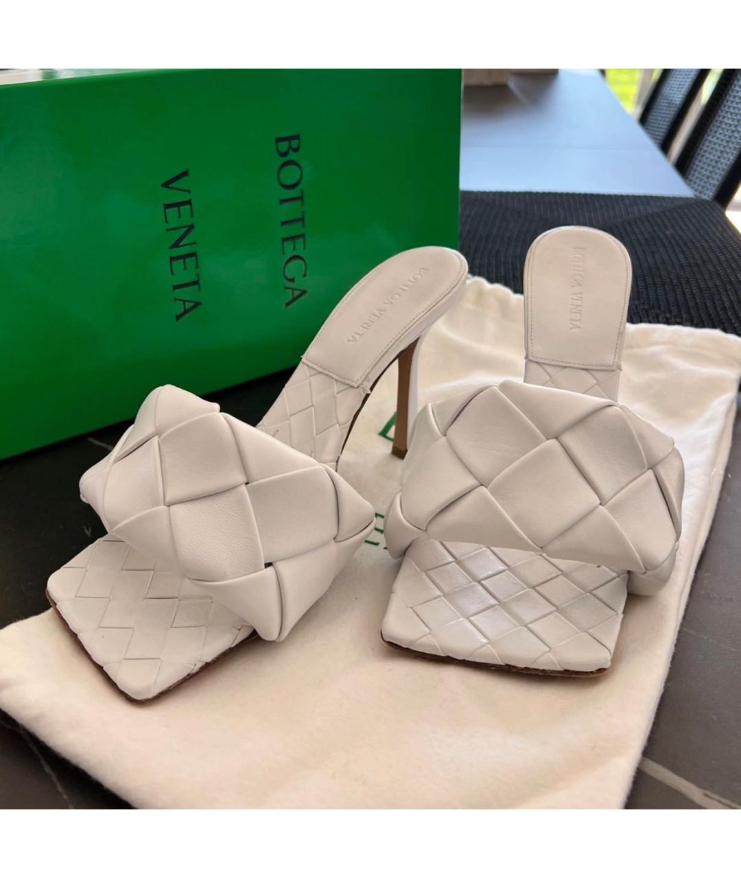 BOTTEGA VENETA Белые кожаные мюли, фото 2