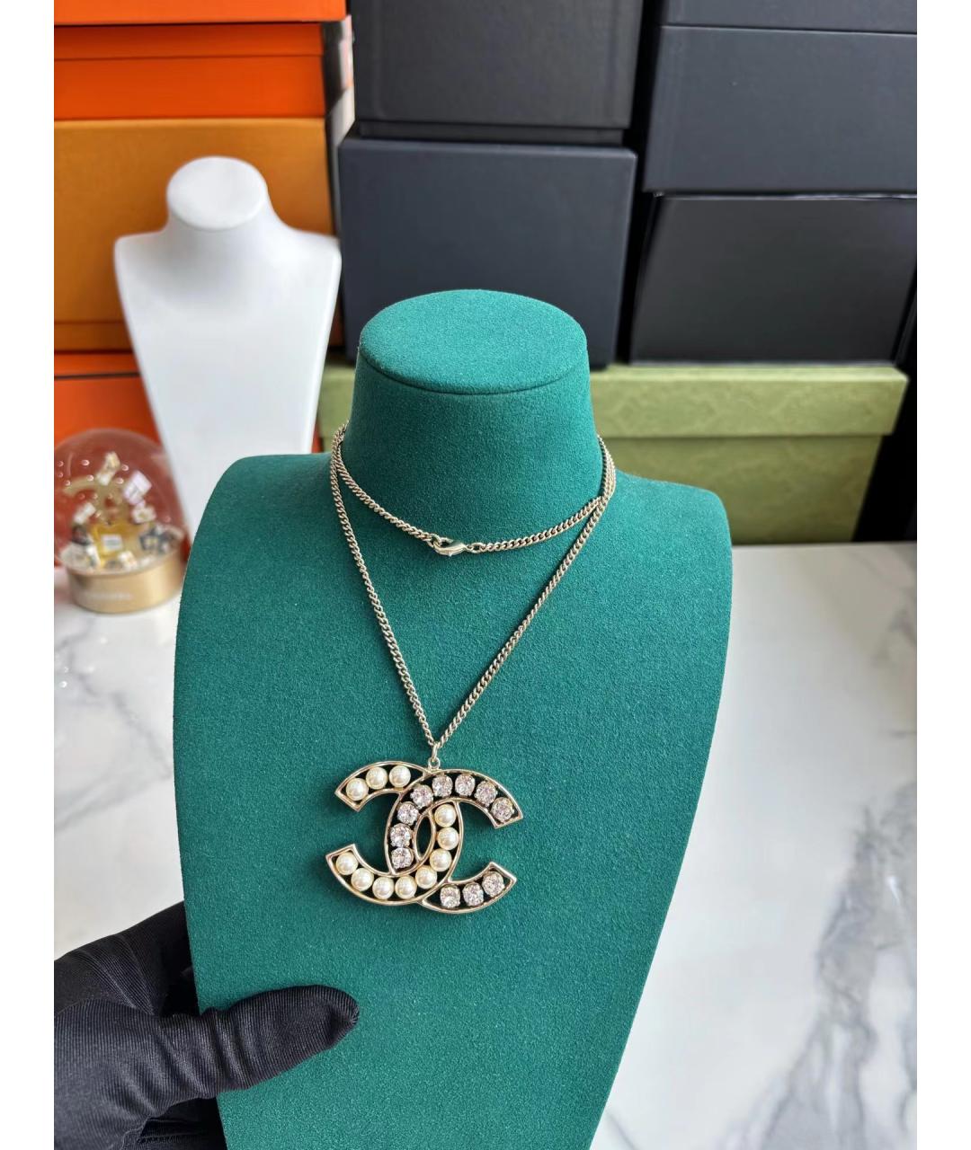 CHANEL Белая металлическая подвеска, фото 5