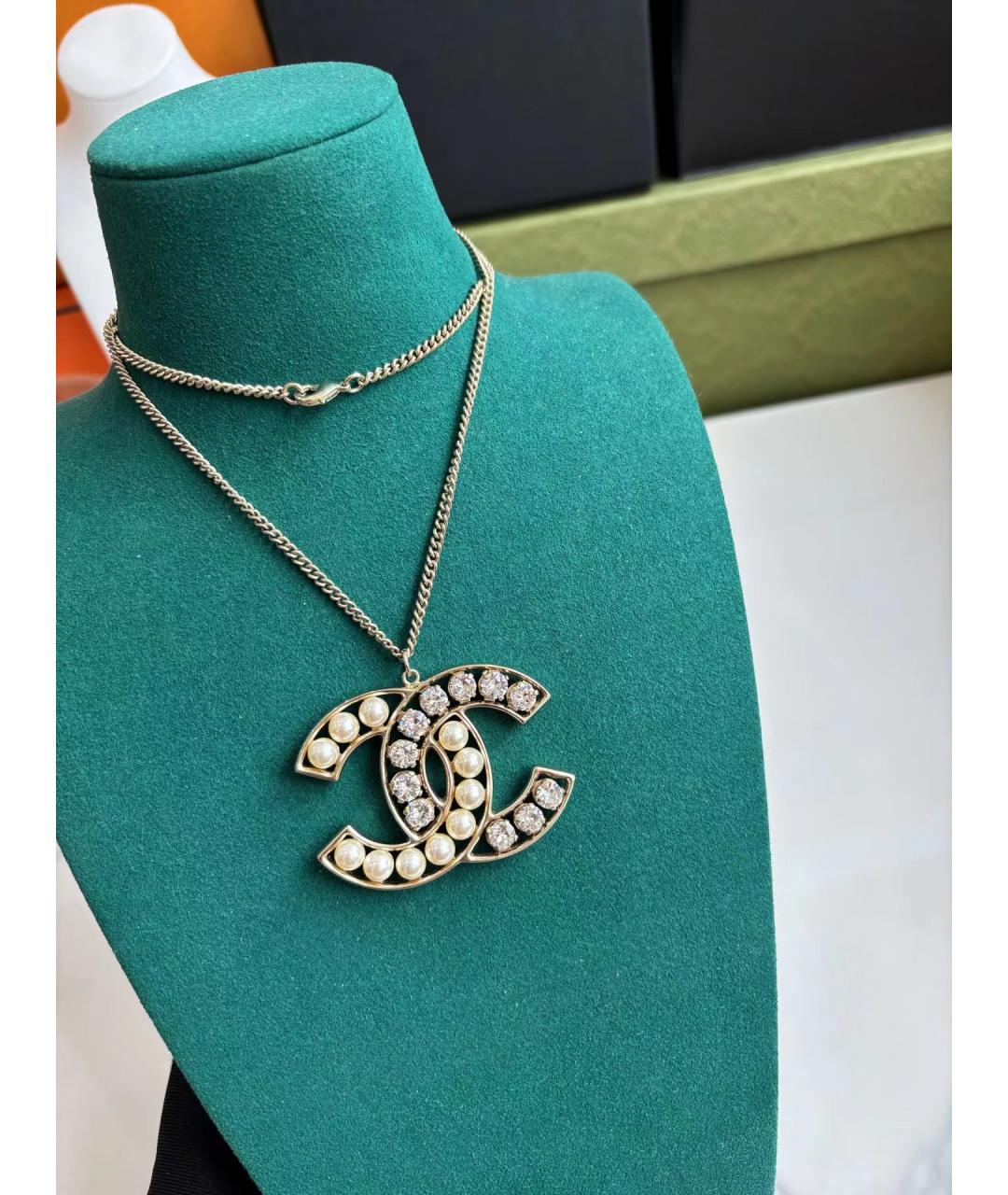 CHANEL Белая металлическая подвеска, фото 6
