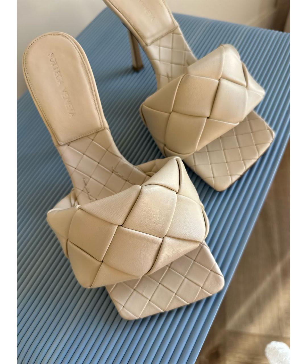 BOTTEGA VENETA Бежевые кожаные мюли, фото 6