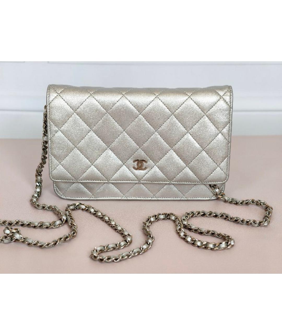 CHANEL Серебряная кожаная сумка с короткими ручками, фото 9