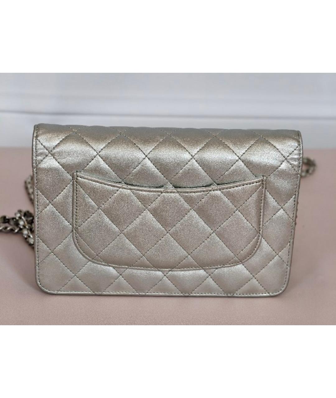 CHANEL Серебряная кожаная сумка с короткими ручками, фото 3