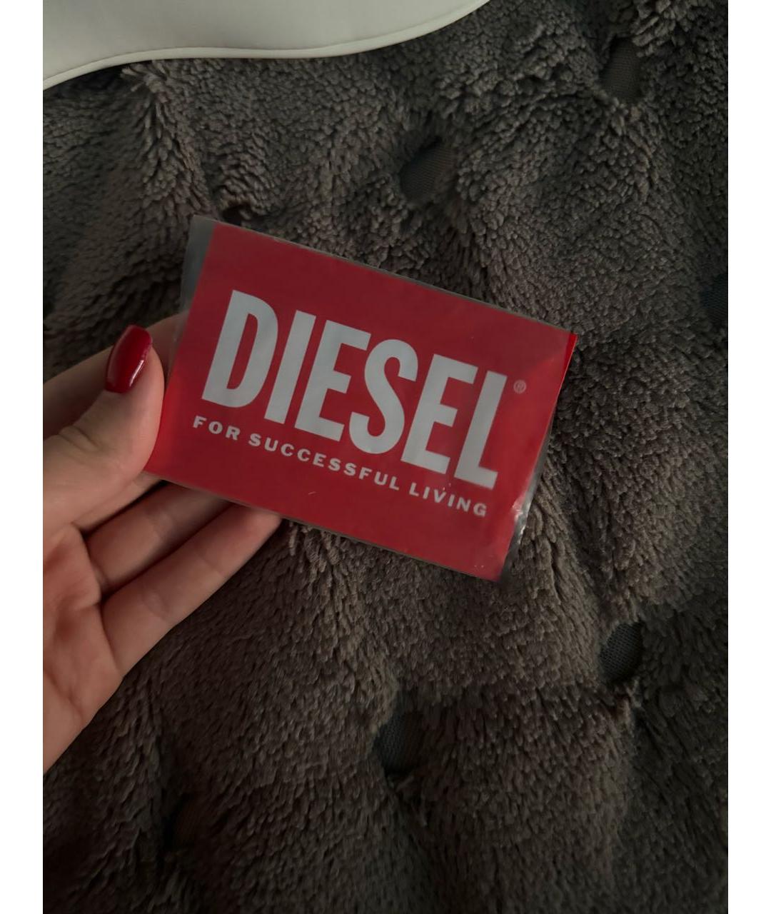 DIESEL Белая сумка с короткими ручками из лакированной кожи, фото 5