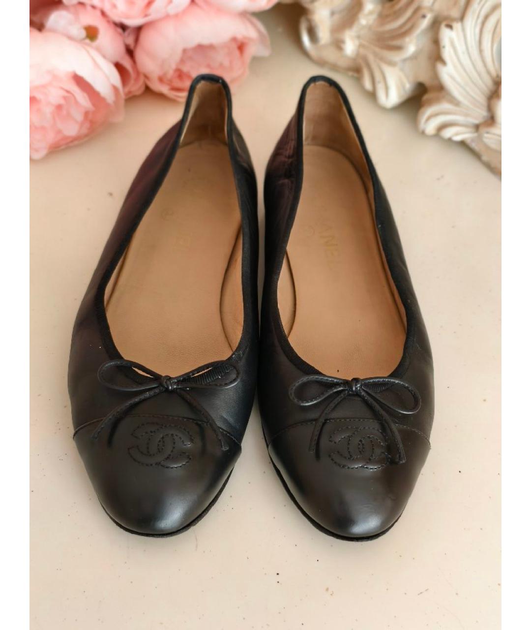 CHANEL Черные кожаные балетки, фото 2
