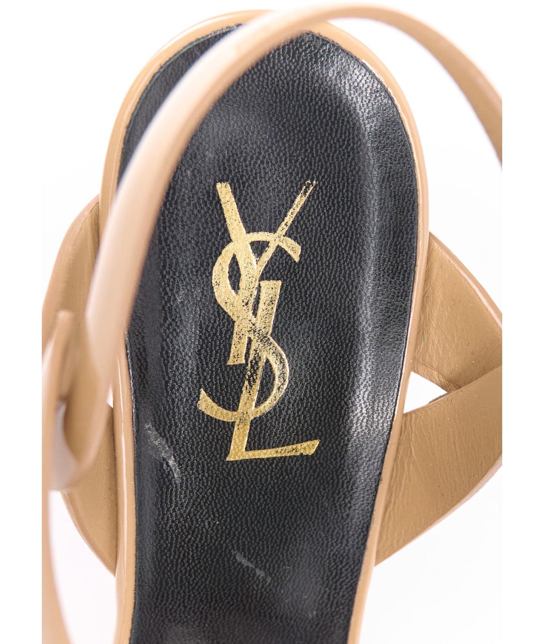 SAINT LAURENT Бежевые босоножки из лакированной кожи, фото 4