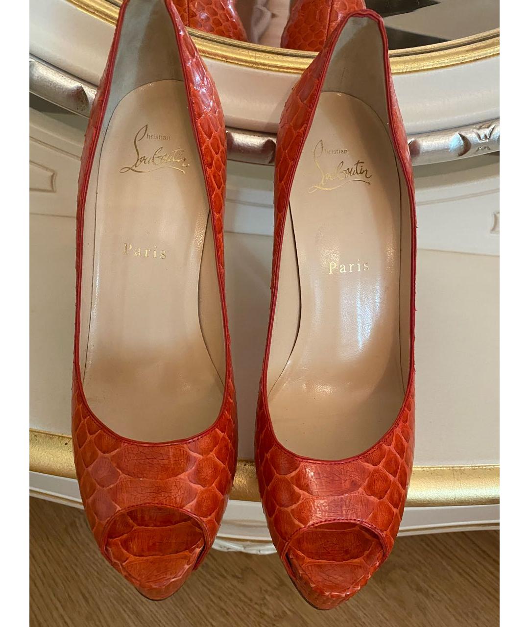 CHRISTIAN LOUBOUTIN Коралловые туфли из экзотической кожи, фото 5