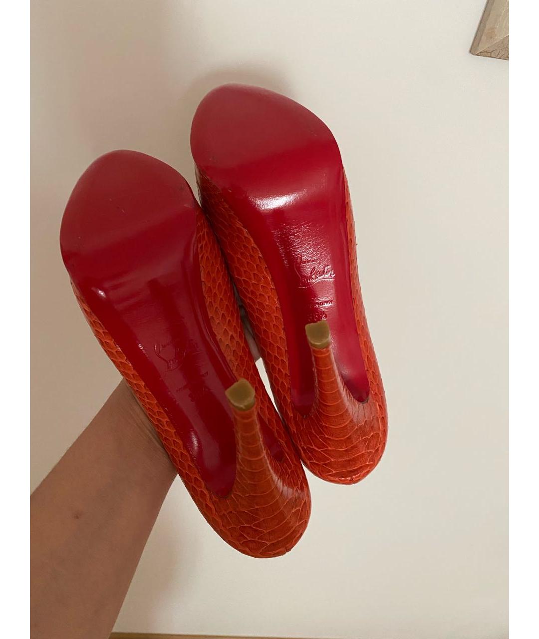 CHRISTIAN LOUBOUTIN Коралловые туфли из экзотической кожи, фото 6