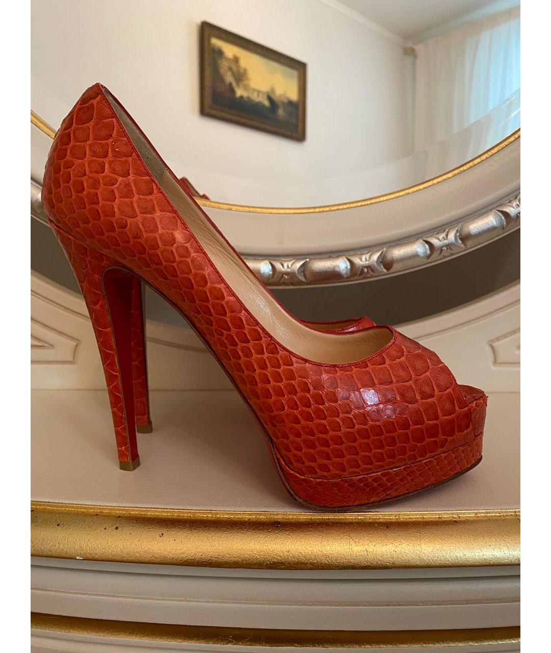 CHRISTIAN LOUBOUTIN Коралловые туфли из экзотической кожи, фото 9