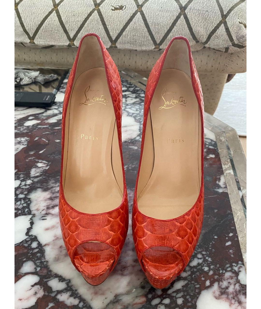 CHRISTIAN LOUBOUTIN Коралловые туфли из экзотической кожи, фото 2