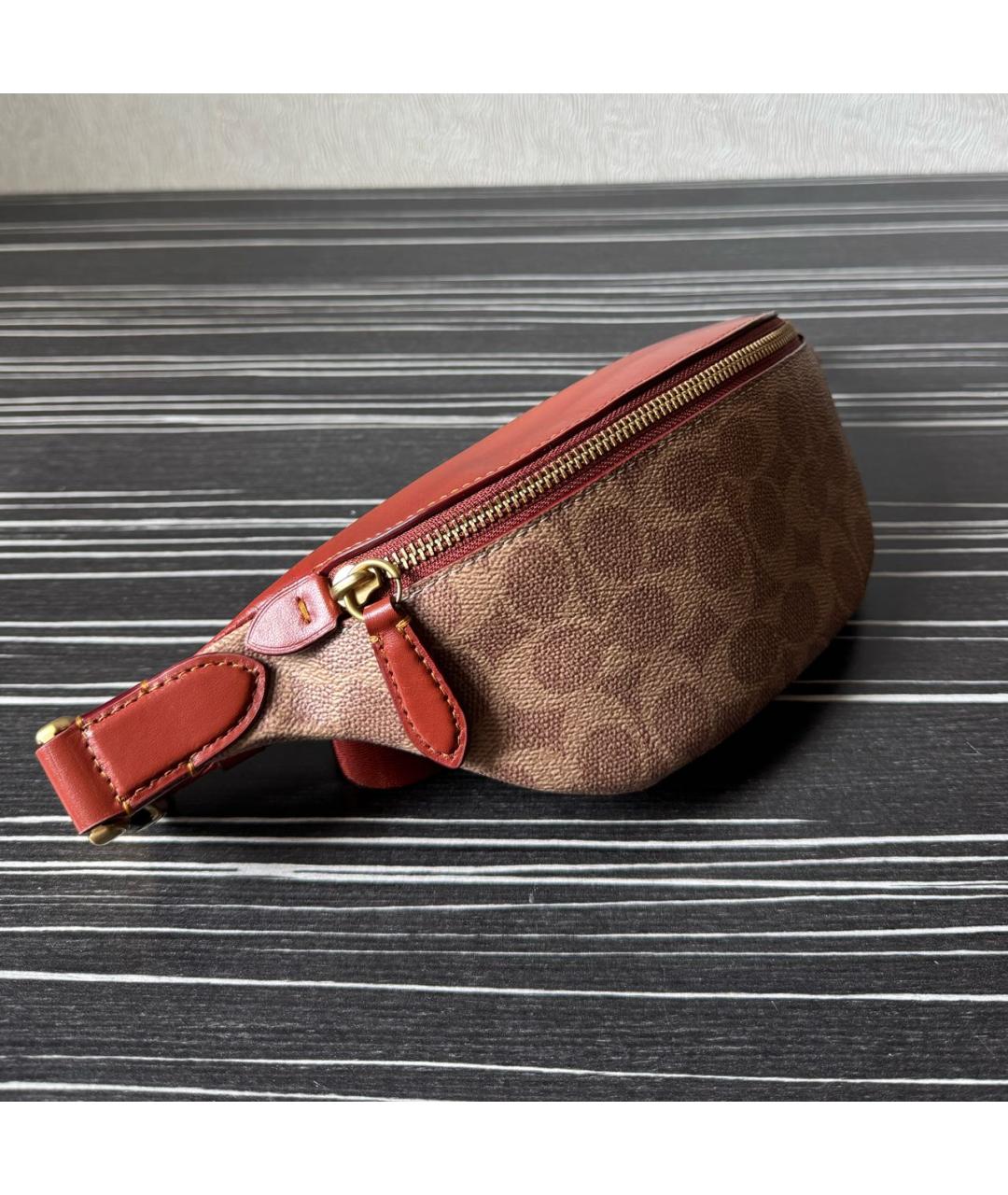 COACH Коричневая кожаная поясная сумка, фото 2