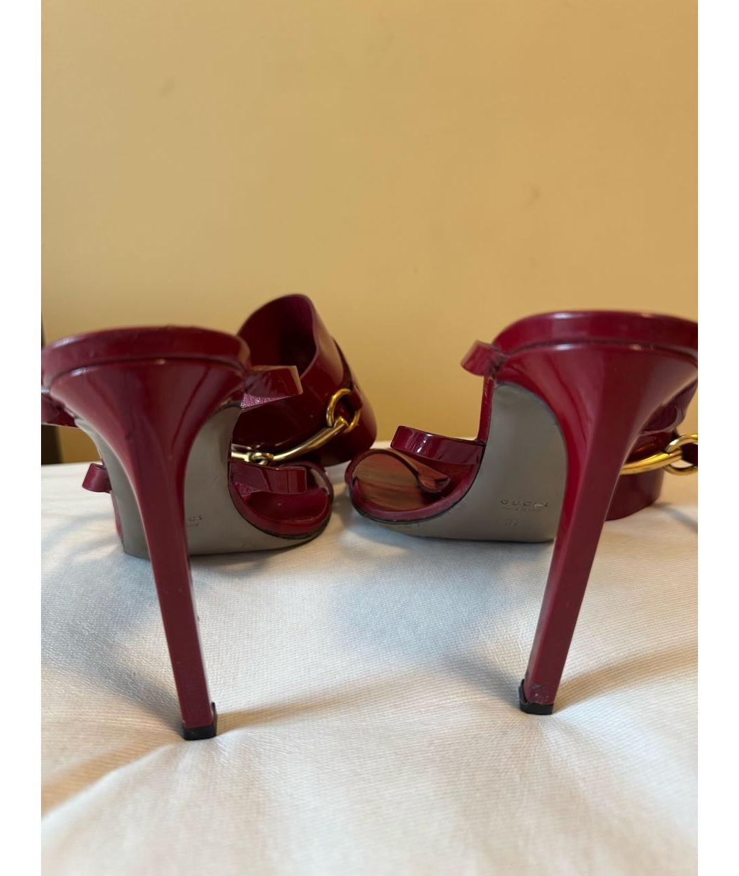 GUCCI Бордовые босоножки из лакированной кожи, фото 4