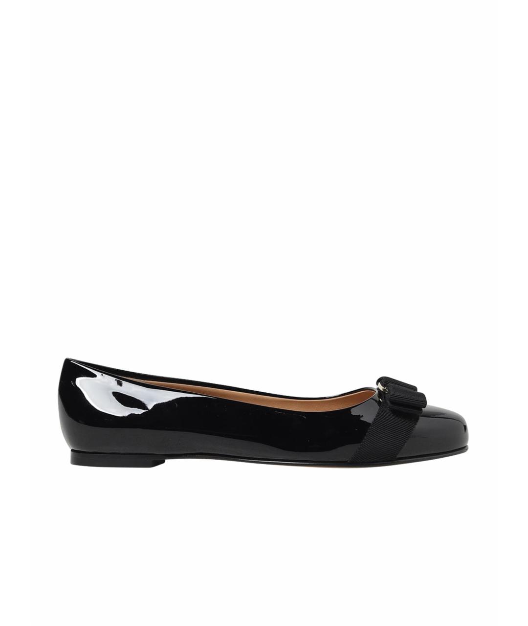 FERRAGAMO Черные балетки из лакированной кожи, фото 1