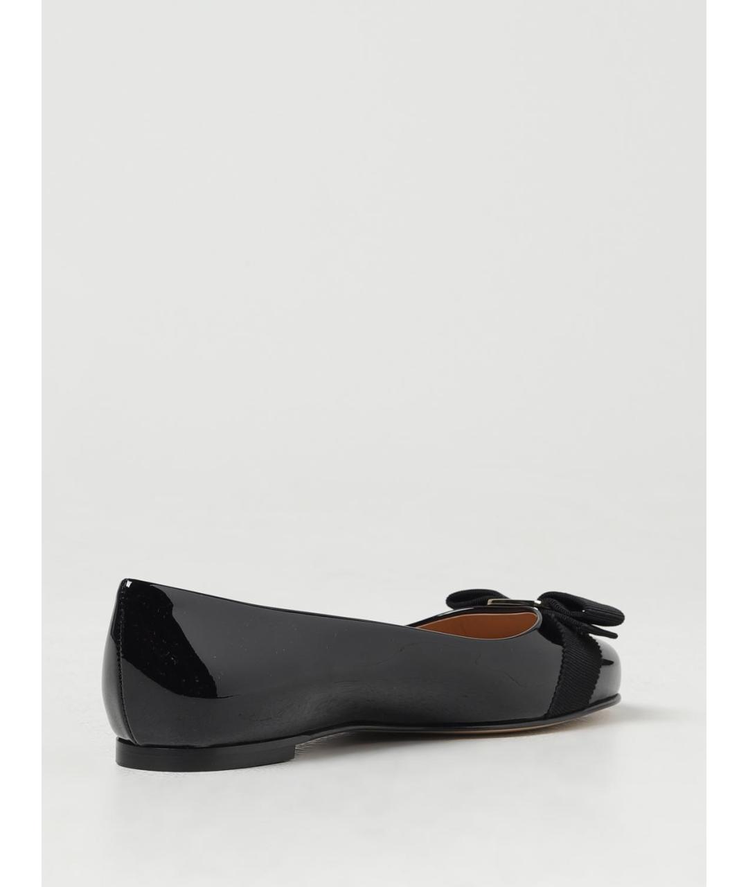FERRAGAMO Черные балетки из лакированной кожи, фото 3