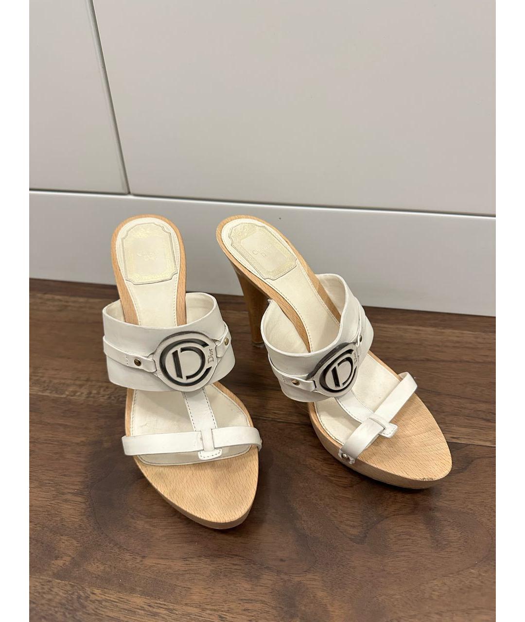 CHRISTIAN DIOR Белые кожаные босоножки, фото 3