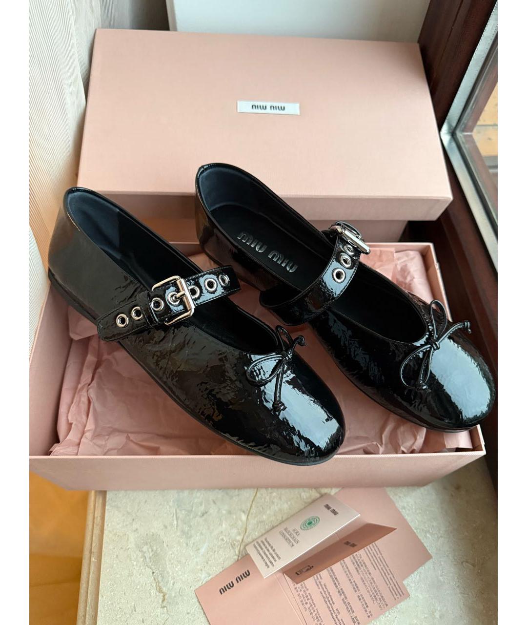 MIU MIU Черные балетки из лакированной кожи, фото 5