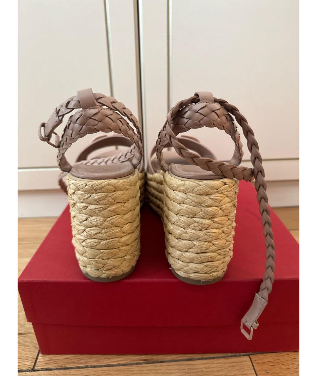 VALENTINO Бежевые кожаные босоножки, фото 4