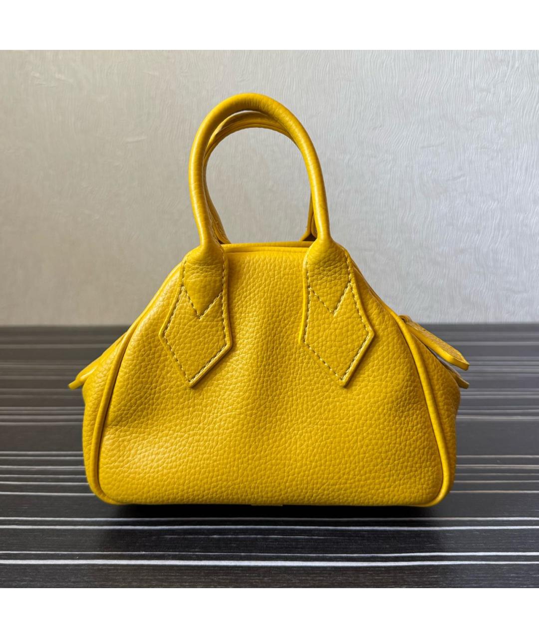VIVIENNE WESTWOOD Желтая кожаная сумка с короткими ручками, фото 3
