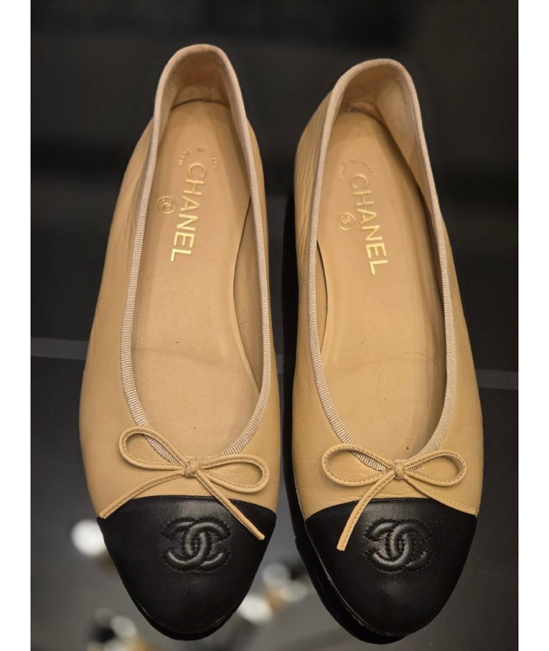 CHANEL Бежевые кожаные балетки, фото 2