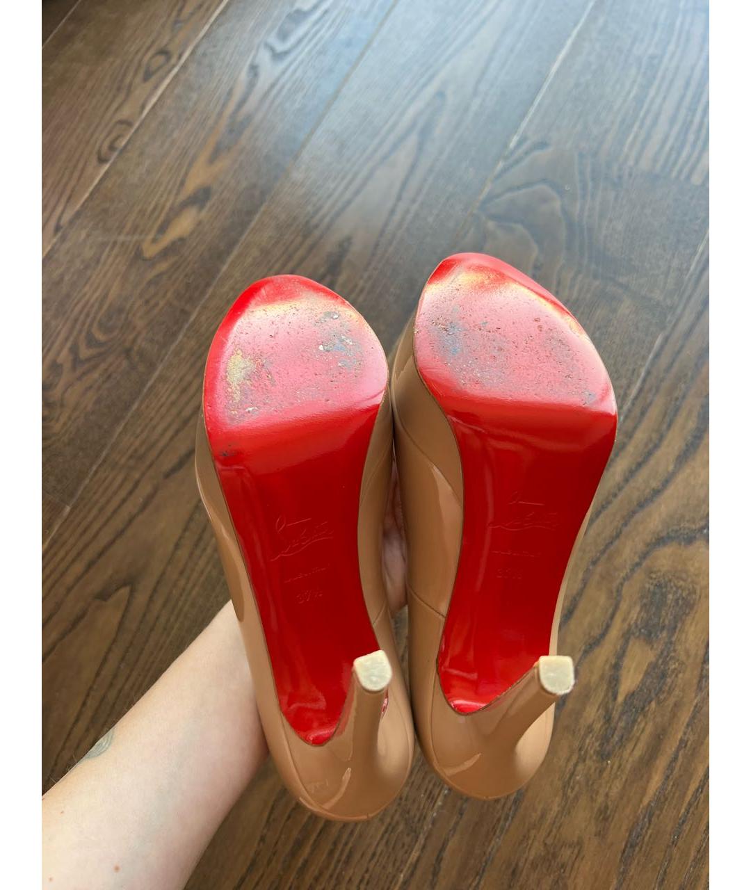 CHRISTIAN LOUBOUTIN Бежевые туфли из лакированной кожи, фото 3