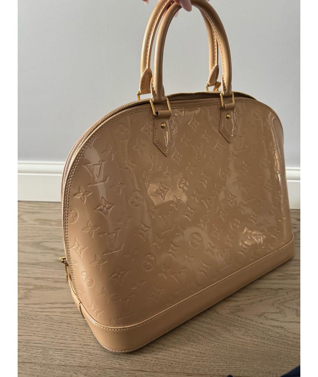 LOUIS VUITTON Коралловая сумка с короткими ручками из лакированной кожи, фото 2