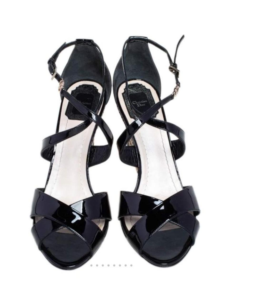 CHRISTIAN DIOR Черные босоножки из лакированной кожи, фото 3