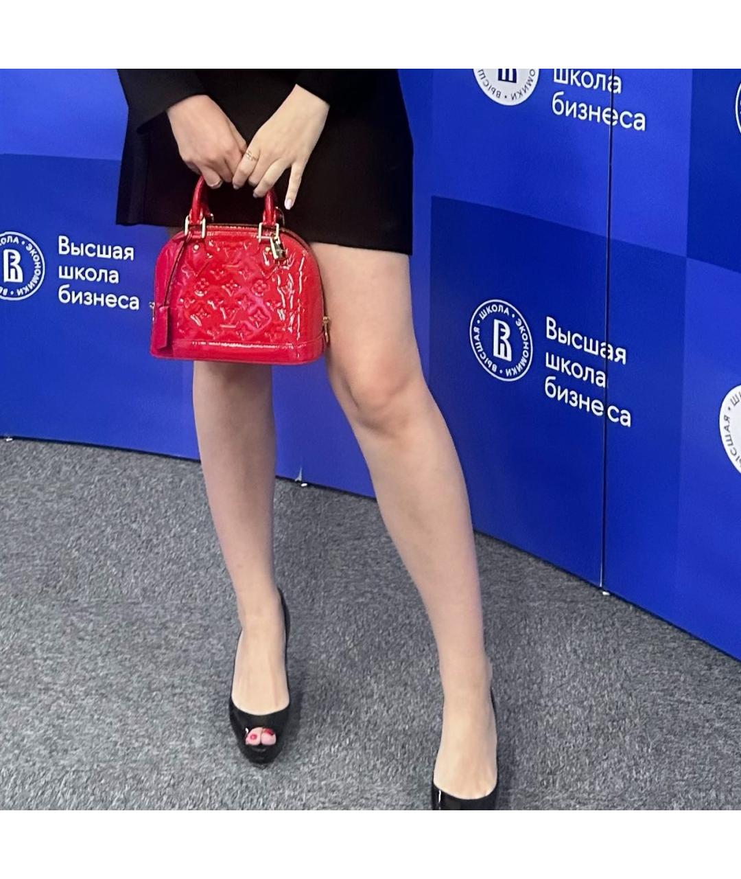 LOUIS VUITTON Красная сумка с короткими ручками из лакированной кожи, фото 8