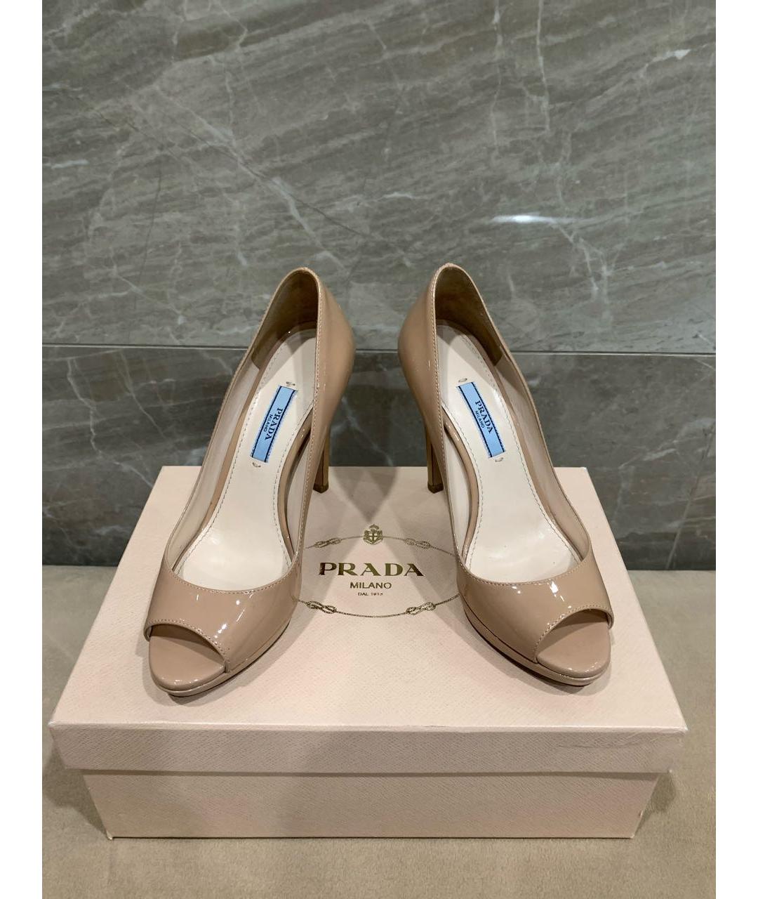 PRADA Бежевые туфли из лакированной кожи, фото 7