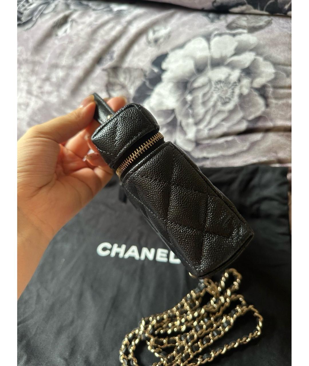 CHANEL Черная кожаная сумка с короткими ручками, фото 5