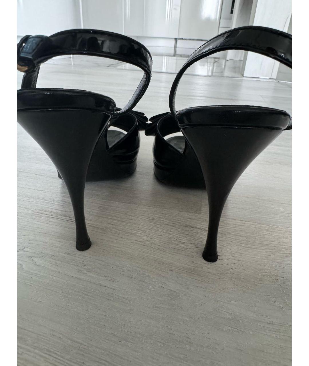 SAINT LAURENT Черные босоножки из лакированной кожи, фото 4