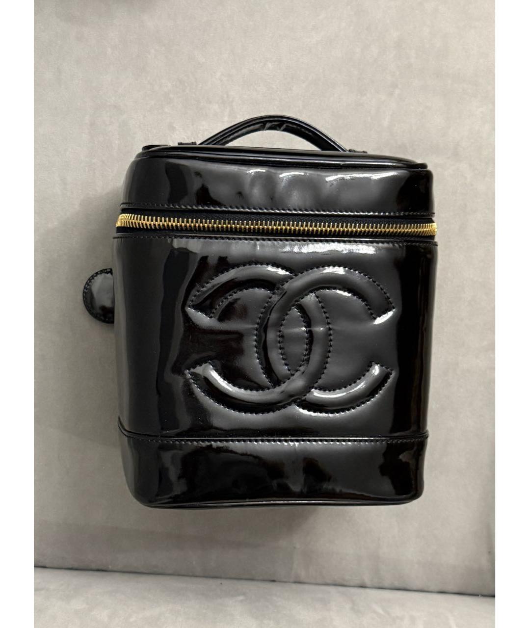 CHANEL Черная сумка с короткими ручками из лакированной кожи, фото 7