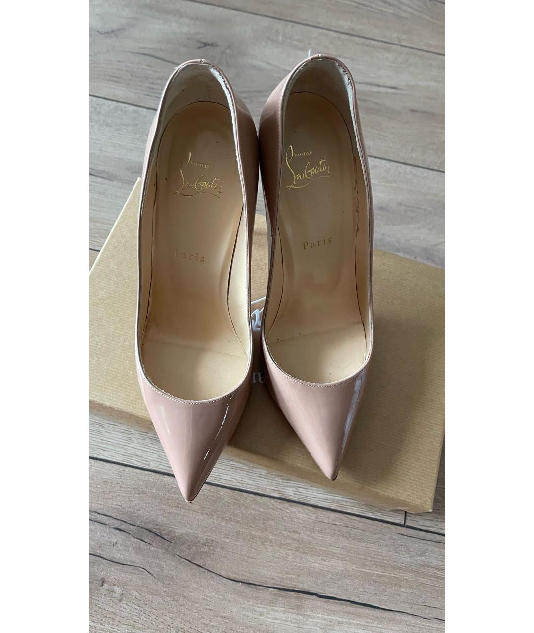 CHRISTIAN LOUBOUTIN Бежевые туфли из лакированной кожи, фото 2