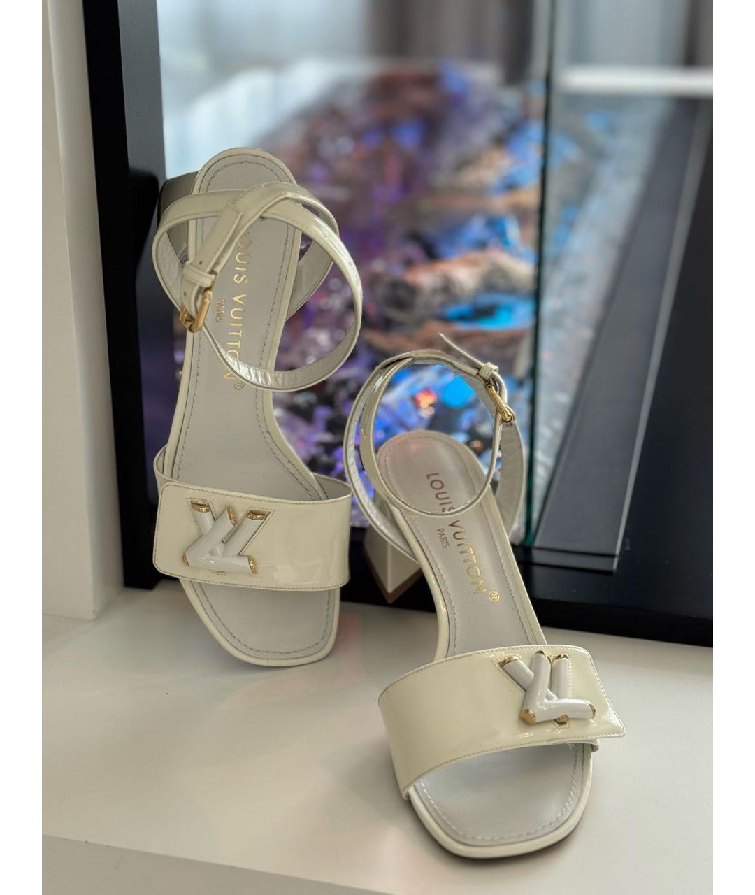 LOUIS VUITTON Белые кожаные босоножки, фото 3
