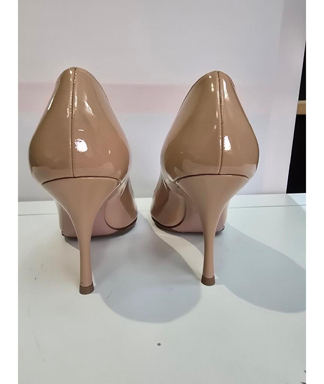PRADA Бежевые туфли из лакированной кожи, фото 4