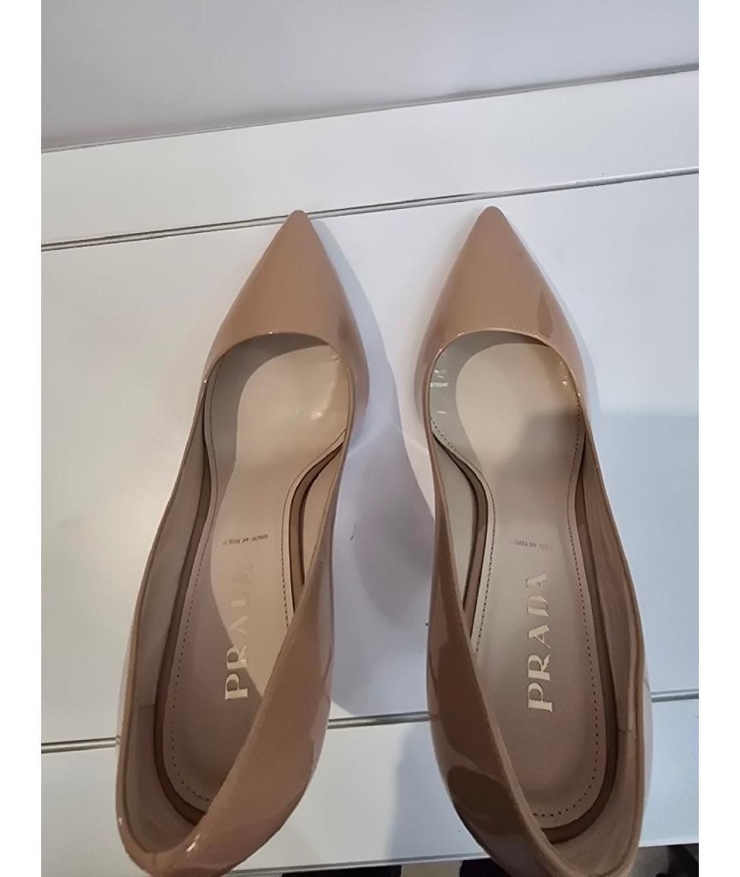 PRADA Бежевые туфли из лакированной кожи, фото 3