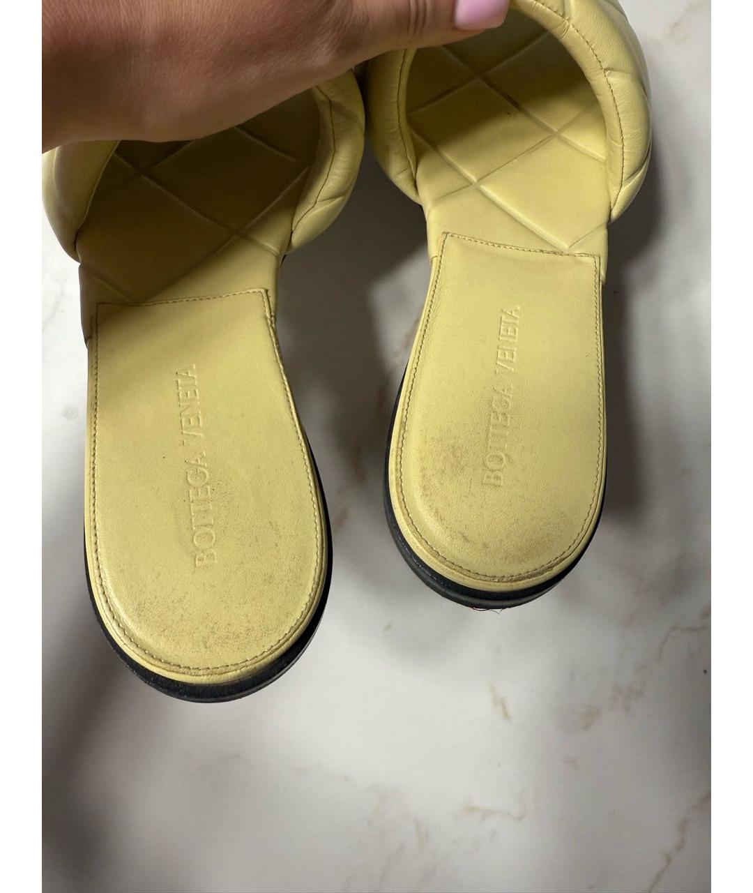 BOTTEGA VENETA Желтые кожаные шлепанцы, фото 7