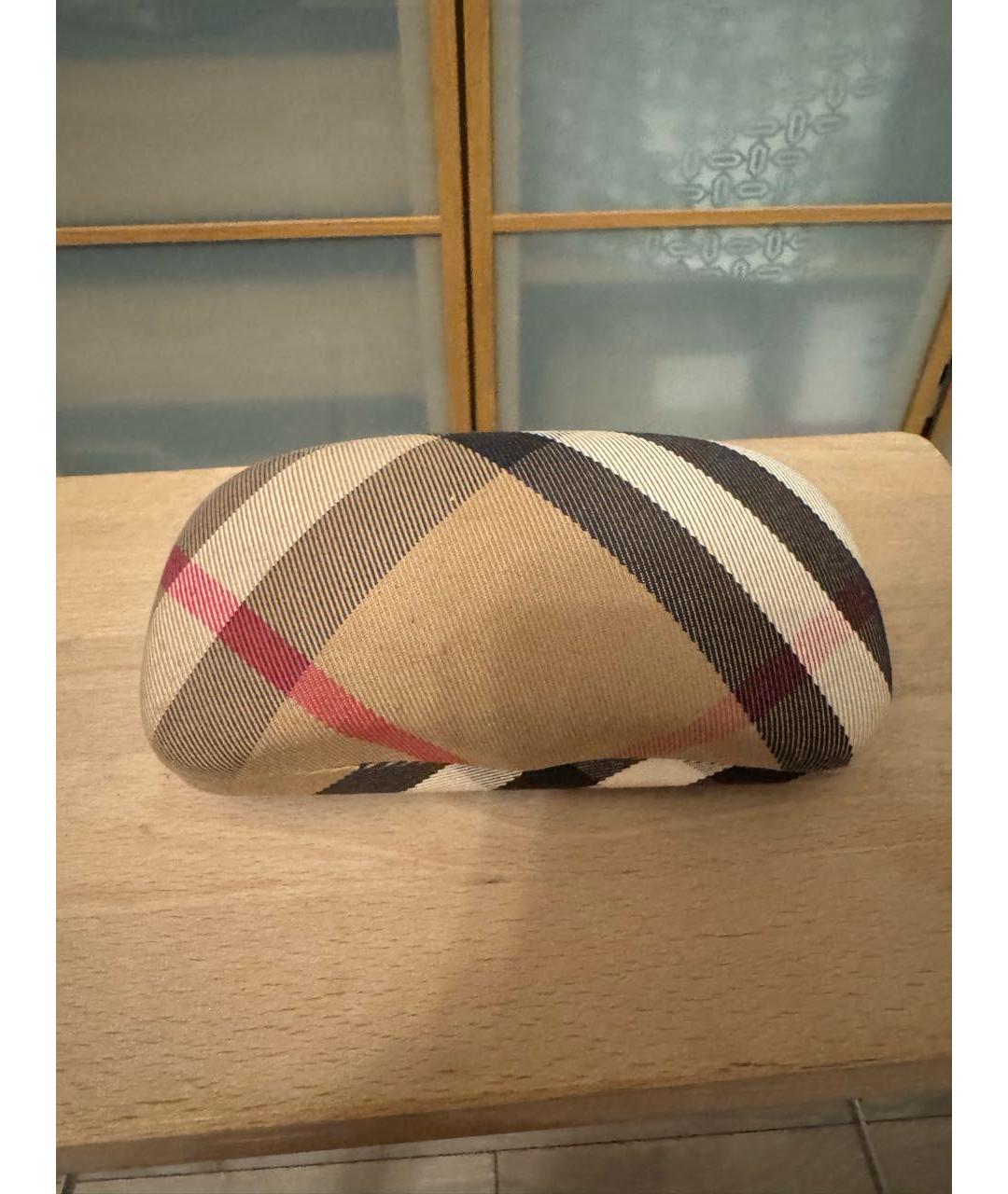 BURBERRY Черные пластиковые солнцезащитные очки, фото 4