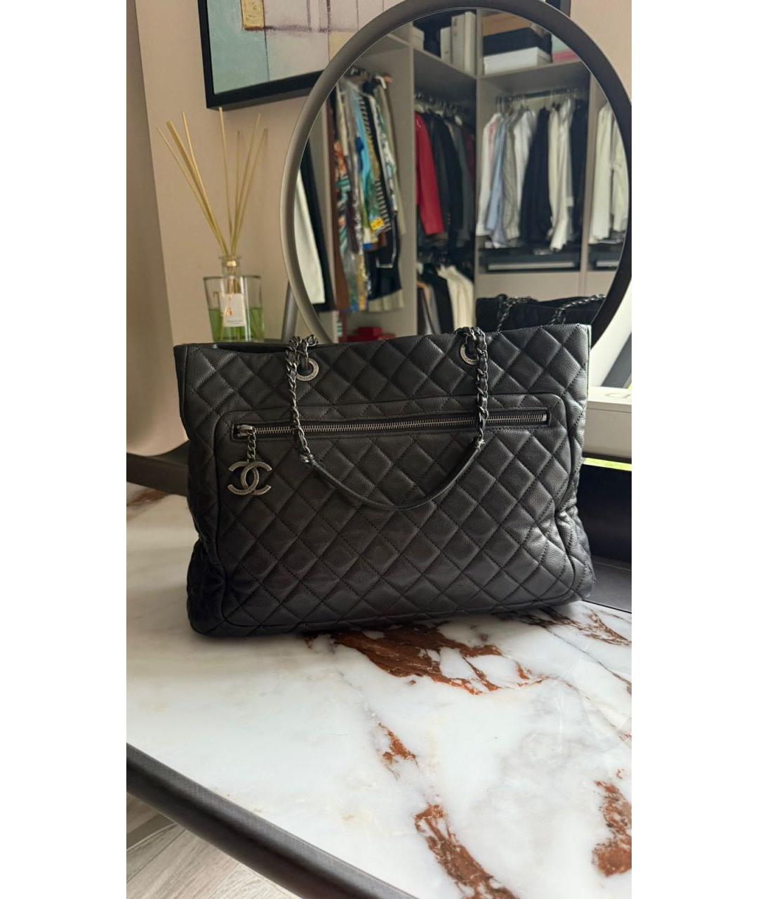 CHANEL Черная кожаная сумка тоут, фото 5