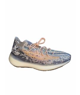 YEEZY Низкие кроссовки / кеды