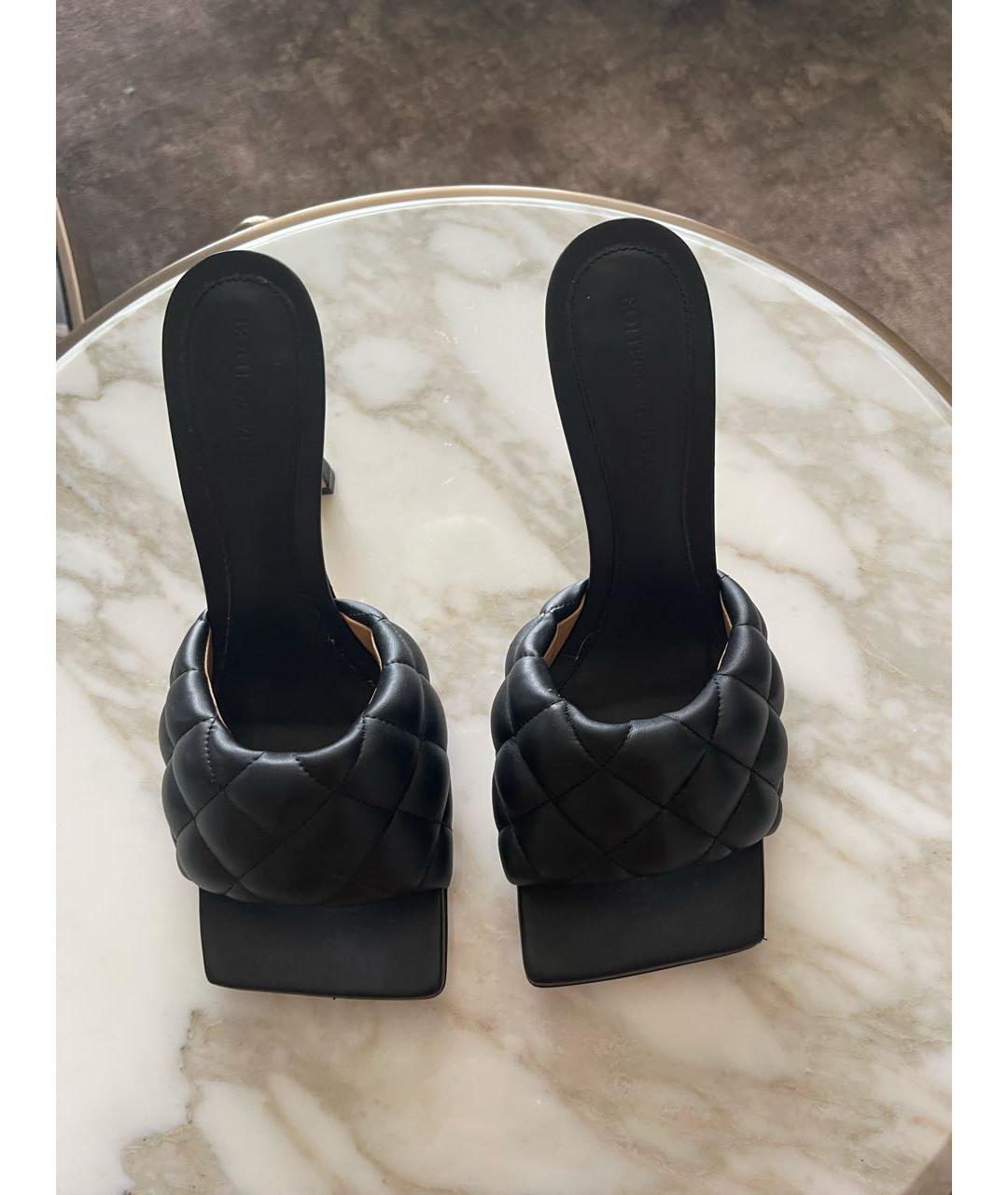 BOTTEGA VENETA Черные кожаные мюли, фото 3