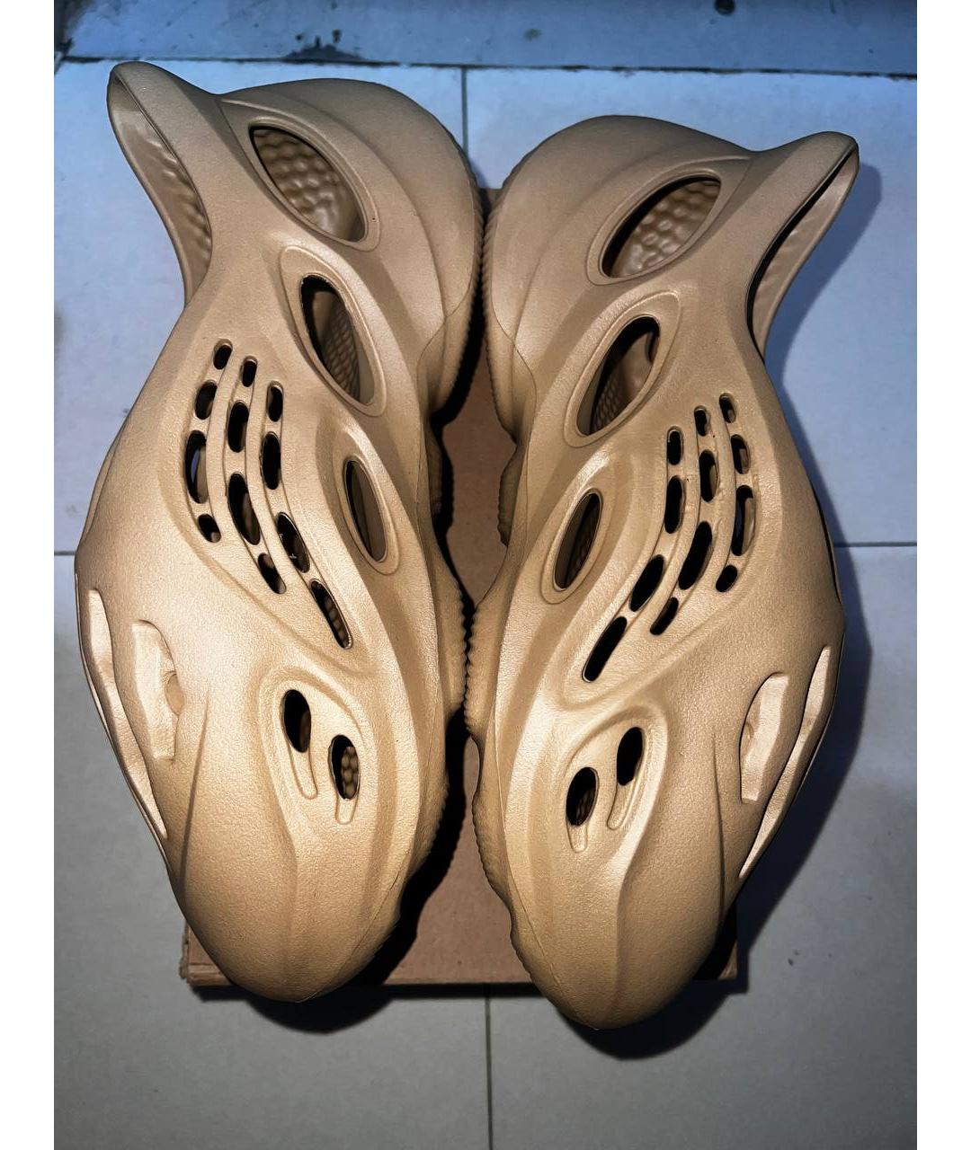 ADIDAS YEEZY Коричневые резиновые низкие кроссовки / кеды, фото 3