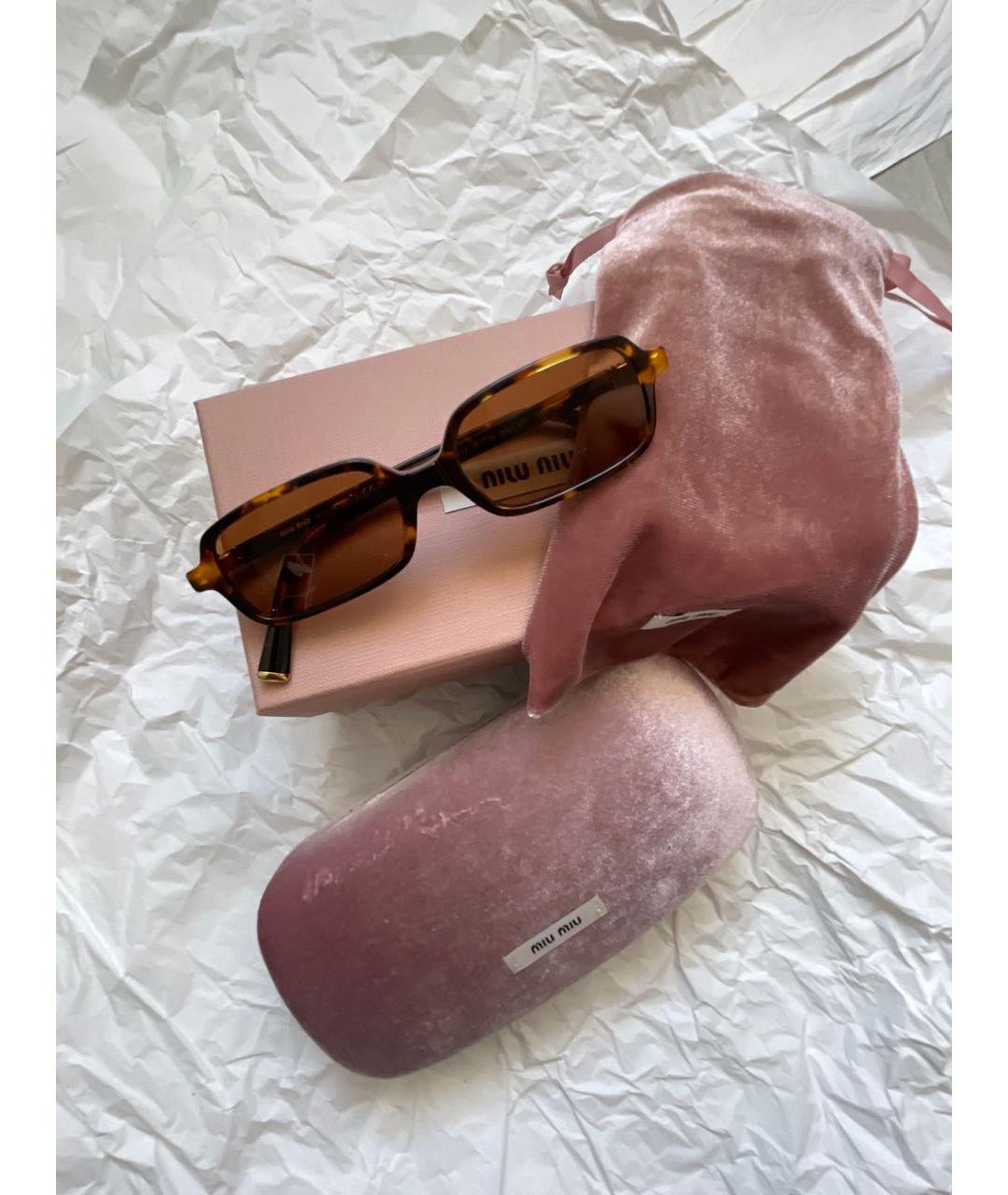MIU MIU Коричневые пластиковые солнцезащитные очки, фото 4
